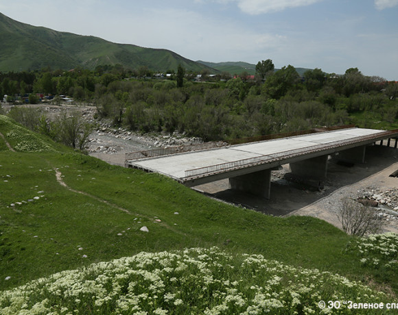 Под горой течет река, через речку – мостик, или Ударим олимпийскими объектами по всемирному наследию
